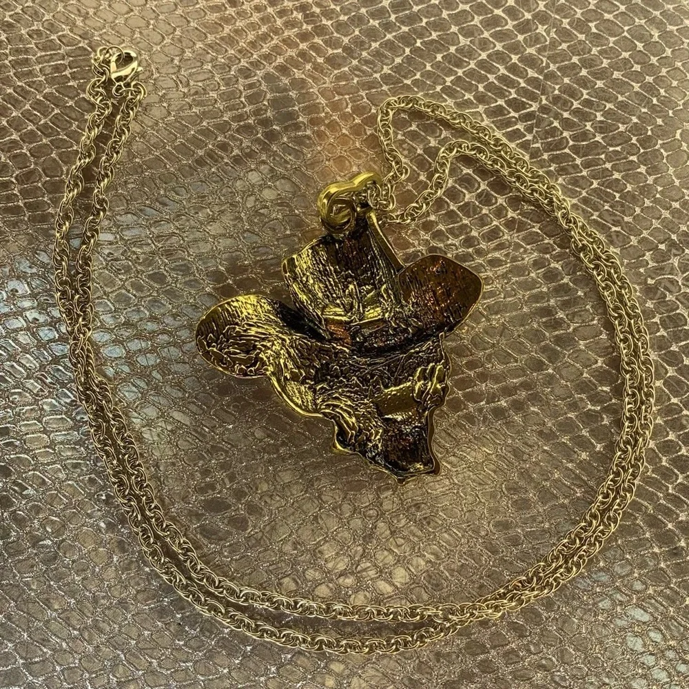 Pendant Necklace Silver Chain Enamel & Purple Crystals Cowboy Hat/Gold Skull
